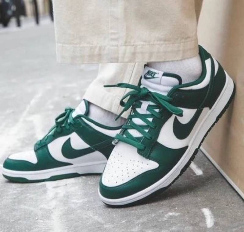 Nike dunk low varsity green