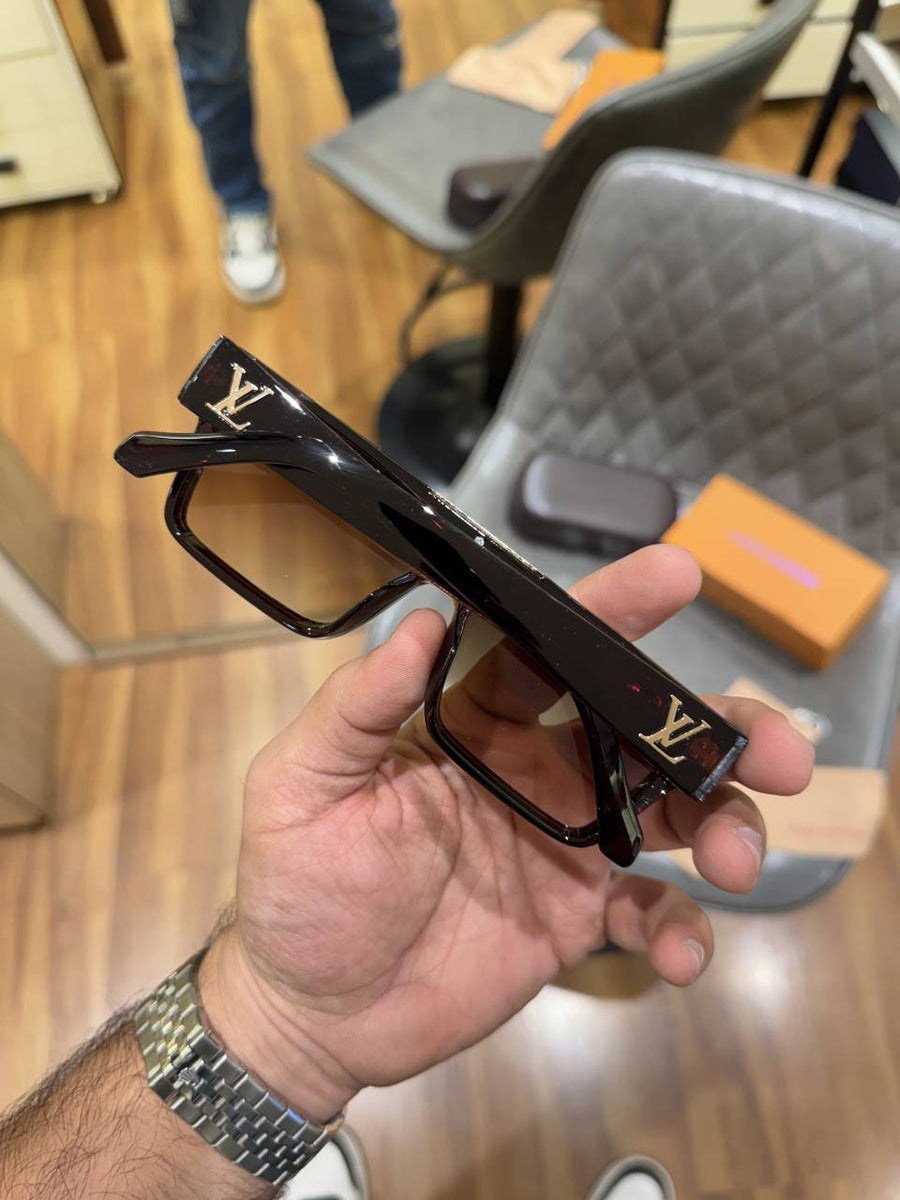 Louis Vuitton_1984_brown