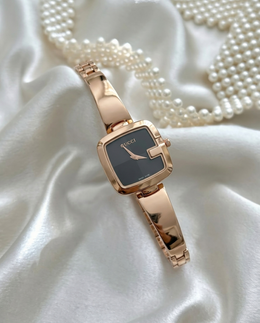 Gucci Striking Square Case With A Unique G