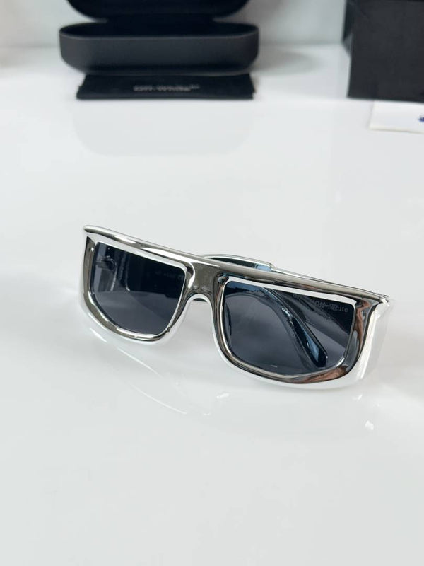 OFF_05_Chrome_Black