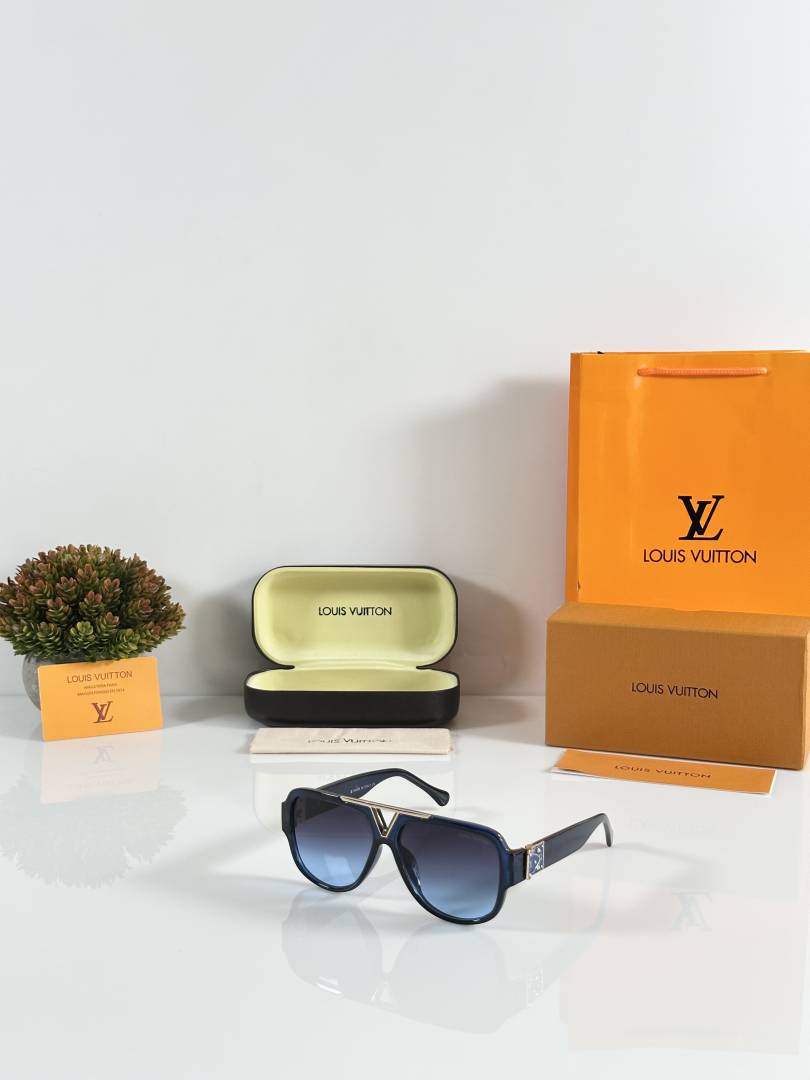 Louis Vuitton_105_Blue