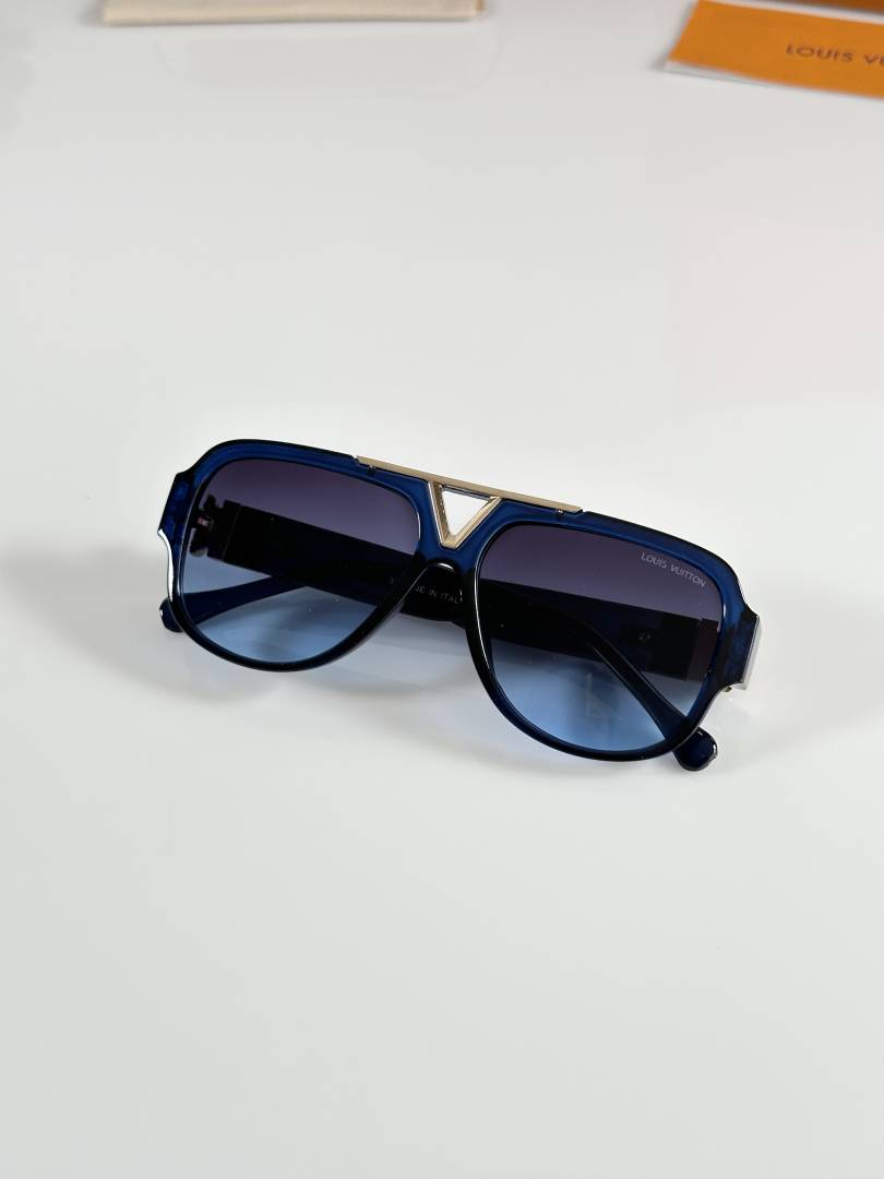Louis Vuitton_105_Blue