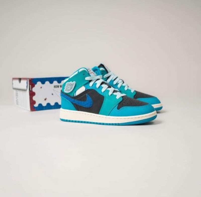 Nike Air Jordan 1 Mid Sneaker School