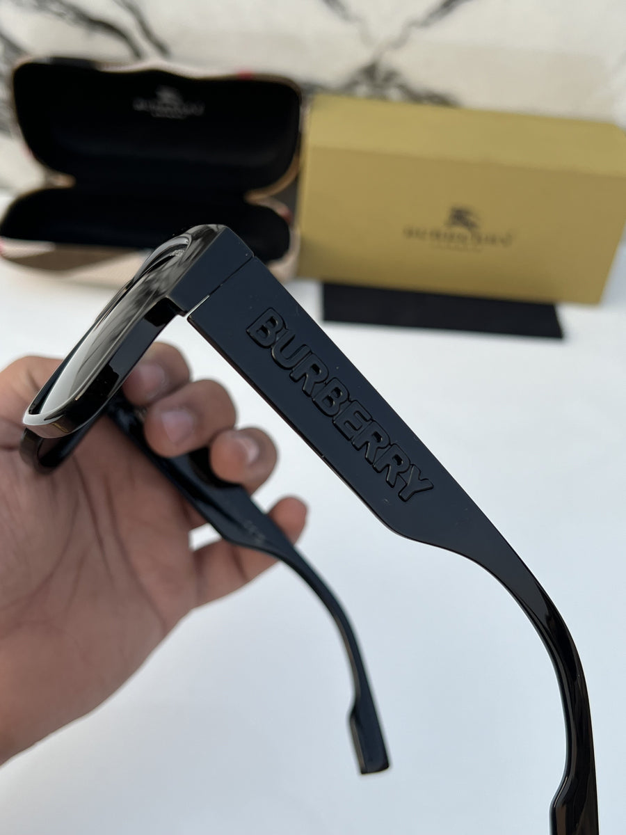 Burberry_69019_full_black
