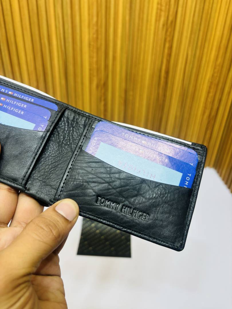 106 TOMMY HILFIGAR PREMIUM QUALITY WALLET