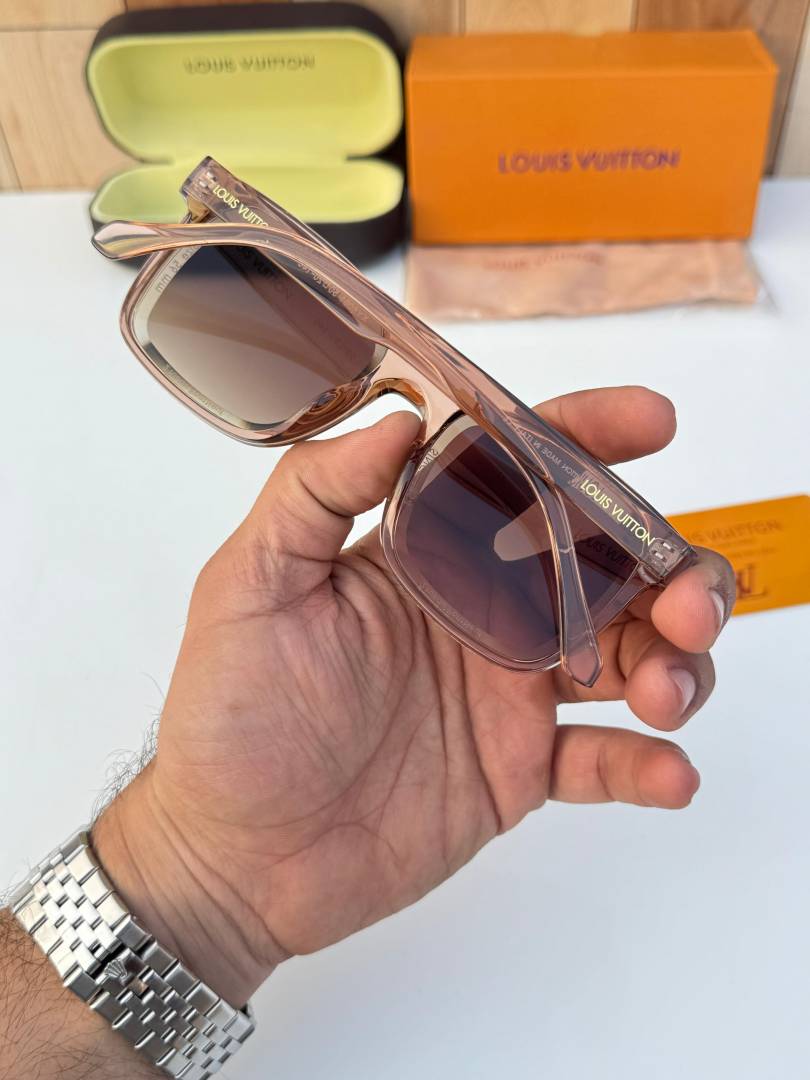 Louis Vuitton_6001_peach_black