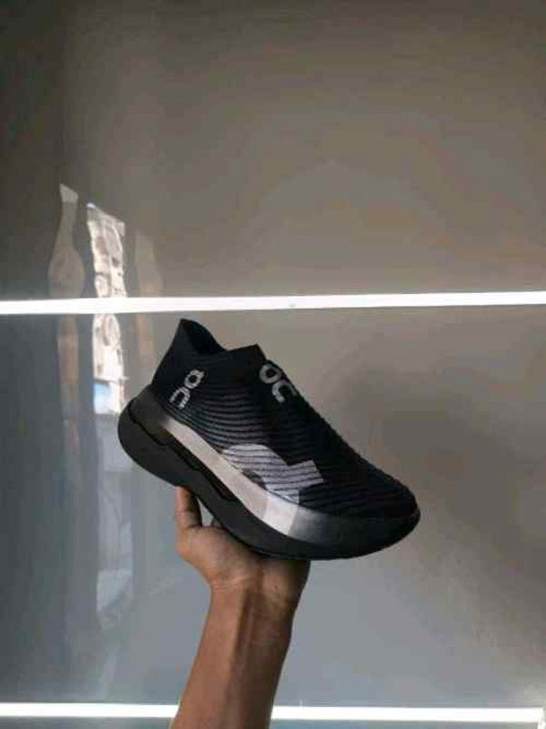 On CloudBoom Strike LS BlackSilvery 527