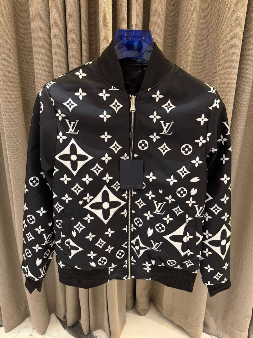 Louis Vuitton IMPORTED REVERSE JACKET STORE ARTICLE