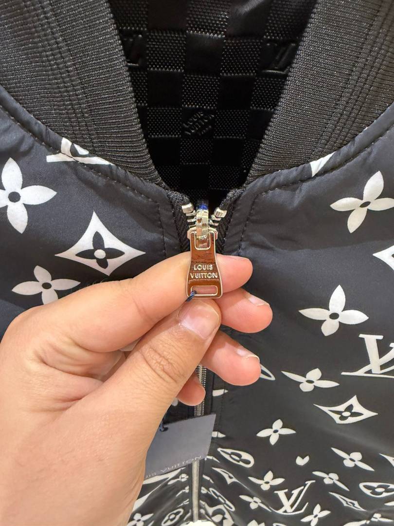 Louis Vuitton IMPORTED REVERSE JACKET STORE ARTICLE