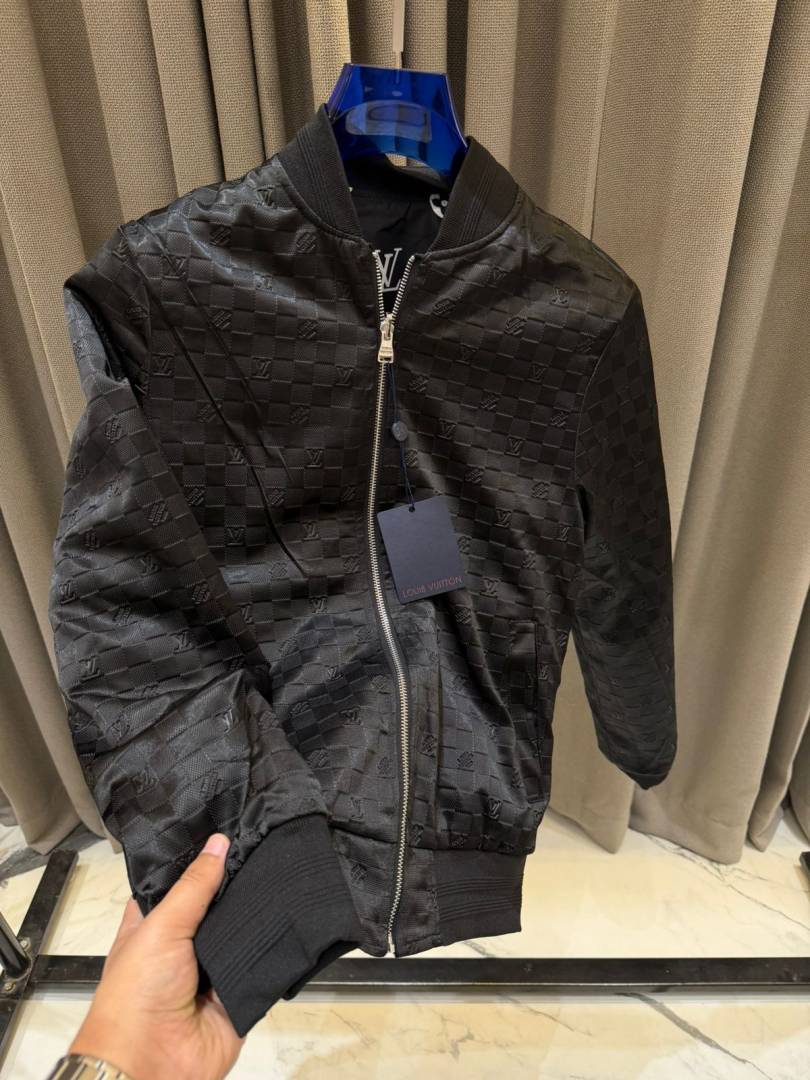 Louis Vuitton IMPORTED REVERSE JACKET STORE ARTICLE