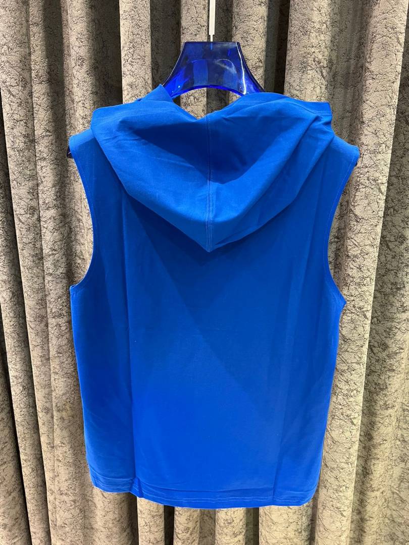 UNDER ARMOR STORE ARTICLE SLEEVELESS HOODI
