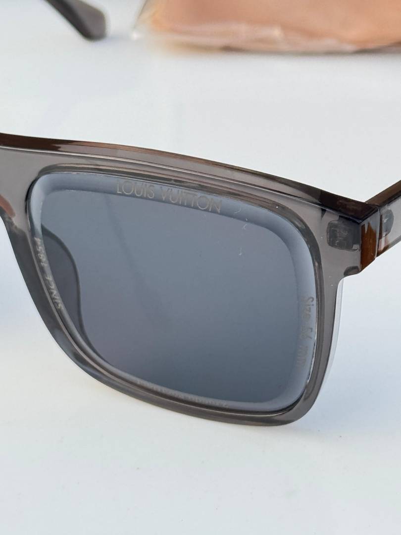 Louis Vuitton_6001_grey_black