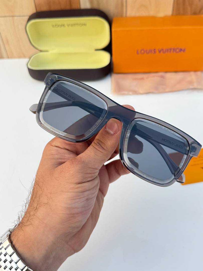 Louis Vuitton_6001_grey_black