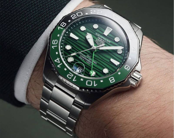 Tag Aquaracer Professional 300m date automatic japan zik zake line