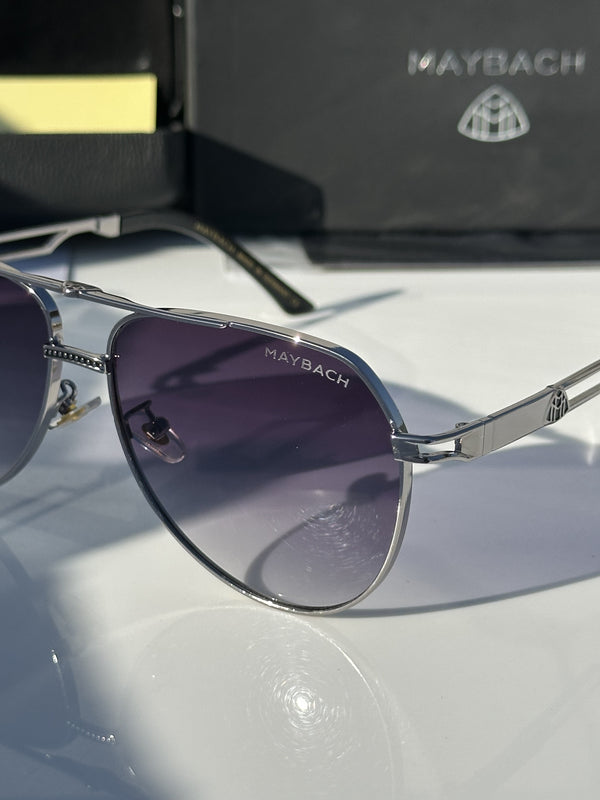 Maybach_72318_silver_black