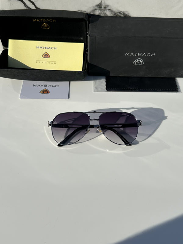 Maybach_72318_silver_black