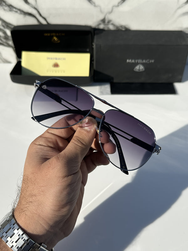Maybach_72318_silver_black