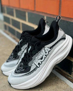 Hoka Skyflow Wide Black White