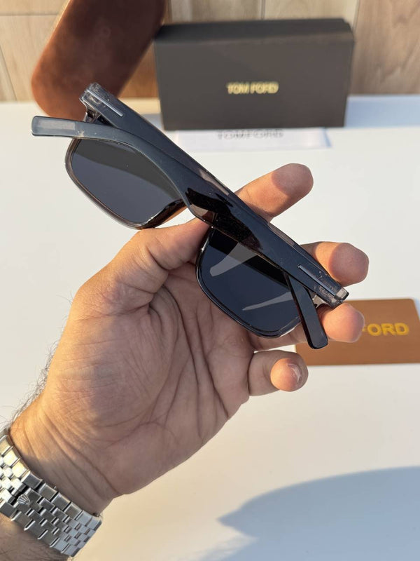 Tom forr_826_glossy_grey_black