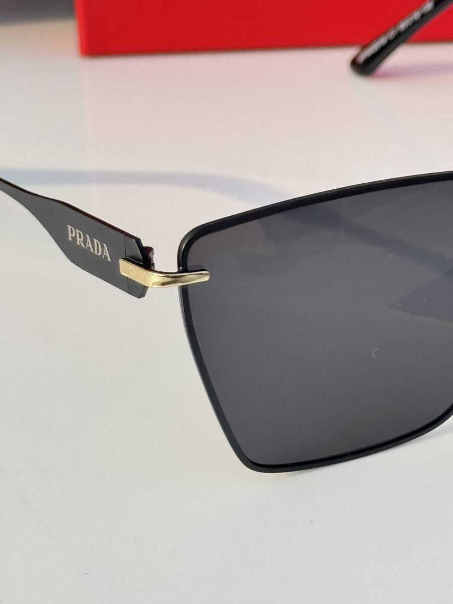 Prada_2018_gold_black