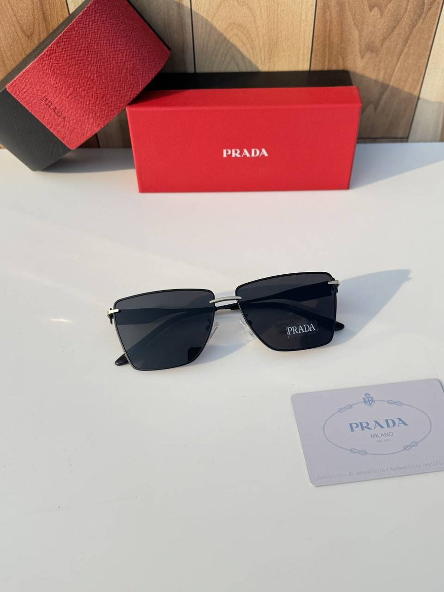 Prada_2018_gold_black