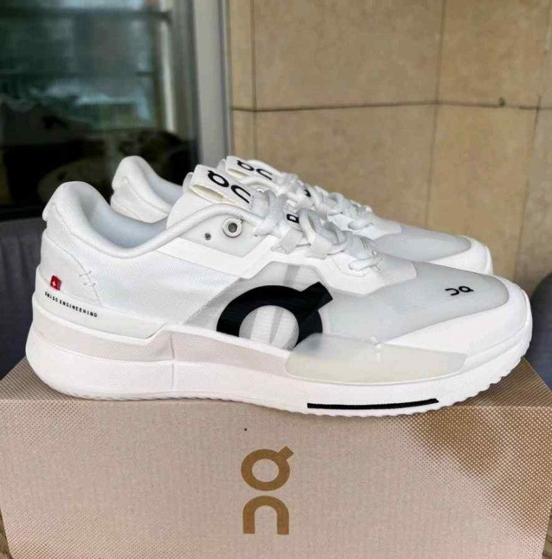 On Running Cloud The Roger Pro 2 White Black 1126