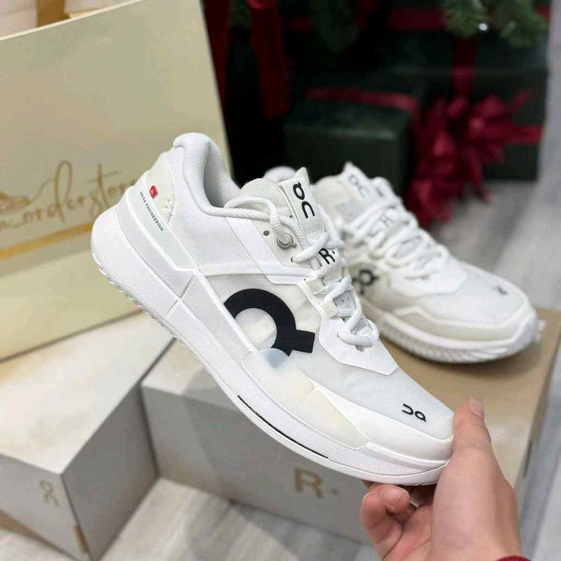 On Running Cloud The Roger Pro 2 White Black 1126