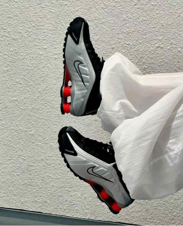 Nike Shox R4 Black Metallic Silver 303