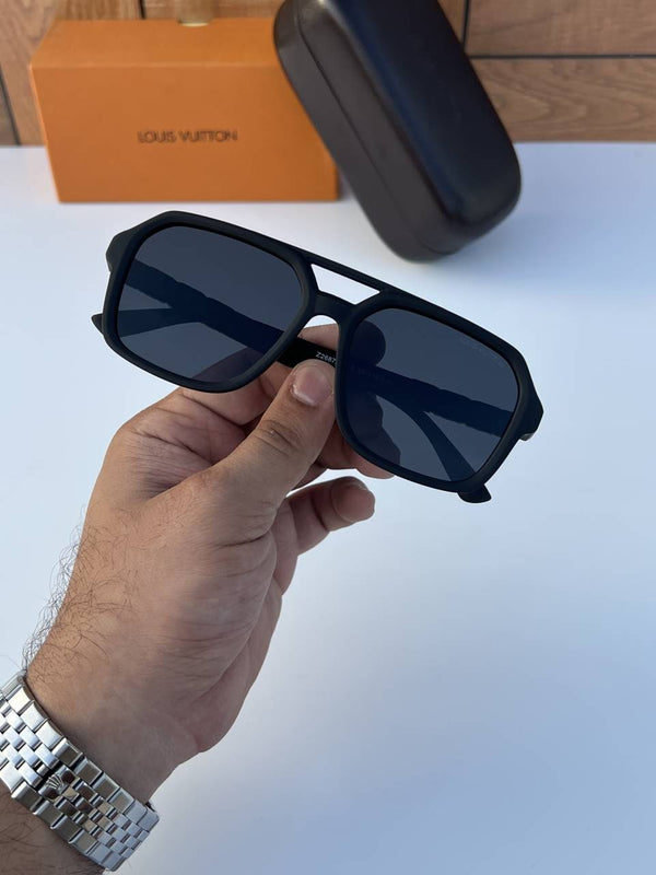 Louis Vuitton_2687_matt_black