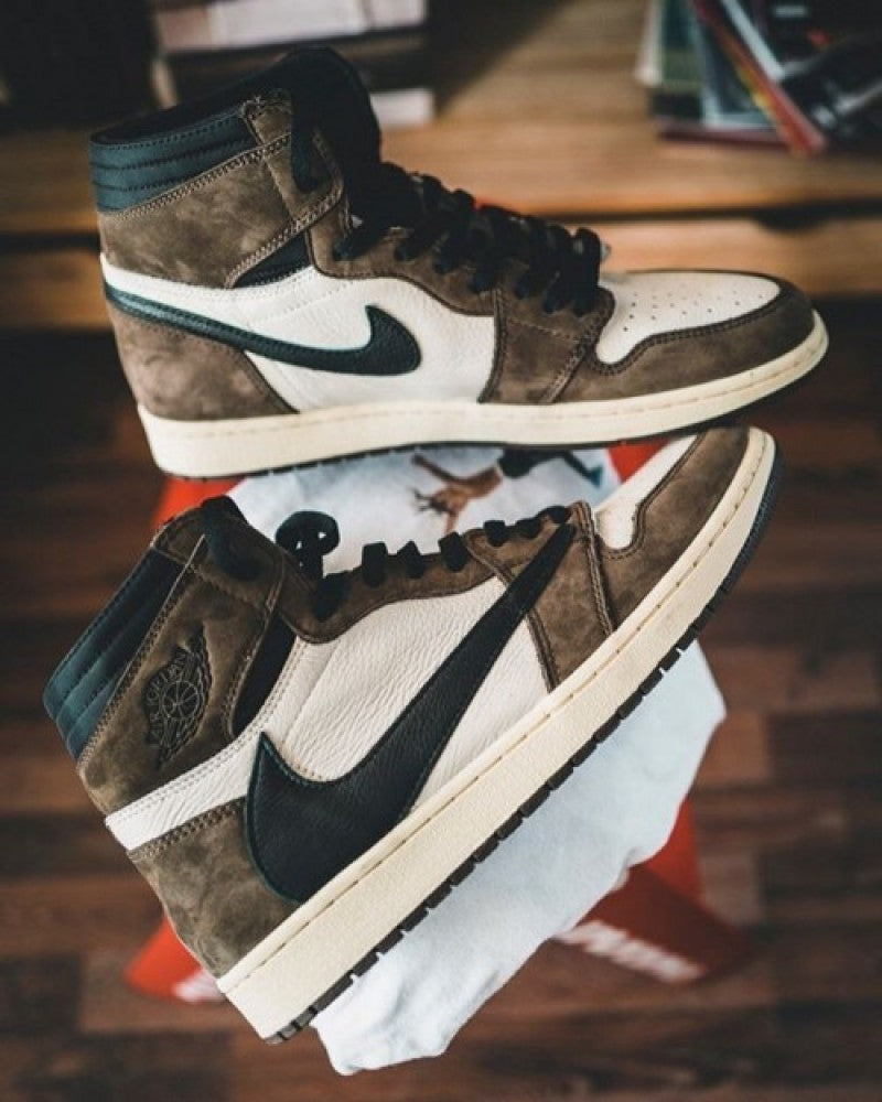 Nike TRAVIS SCOTT X AIR JORDAN 1 RETRO HIGH OG MOCHA SURPLUS SEMI UA