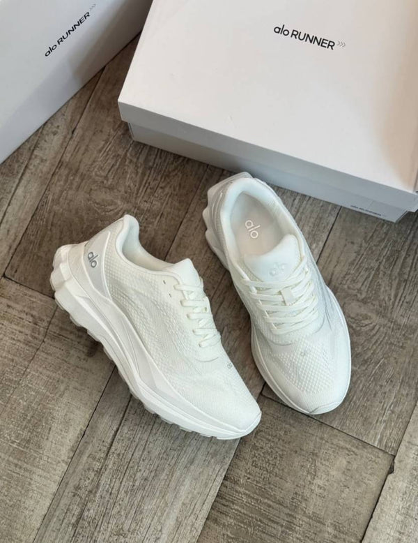 Alo Yoga Runner Triple White
