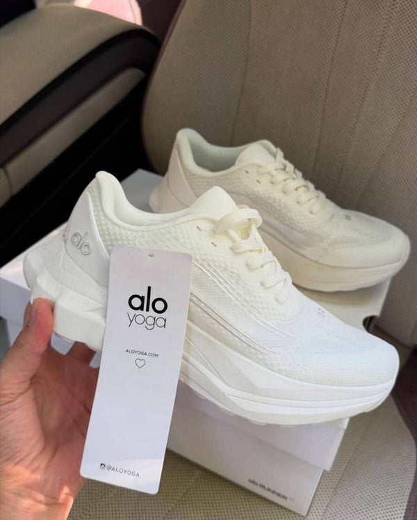 Alo Yoga Runner Triple White
