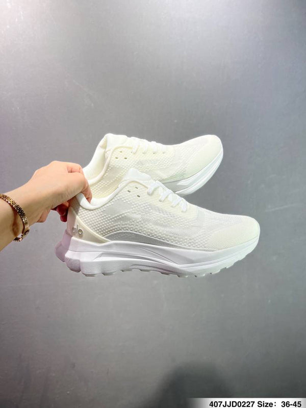 Alo Yoga Runner Triple White