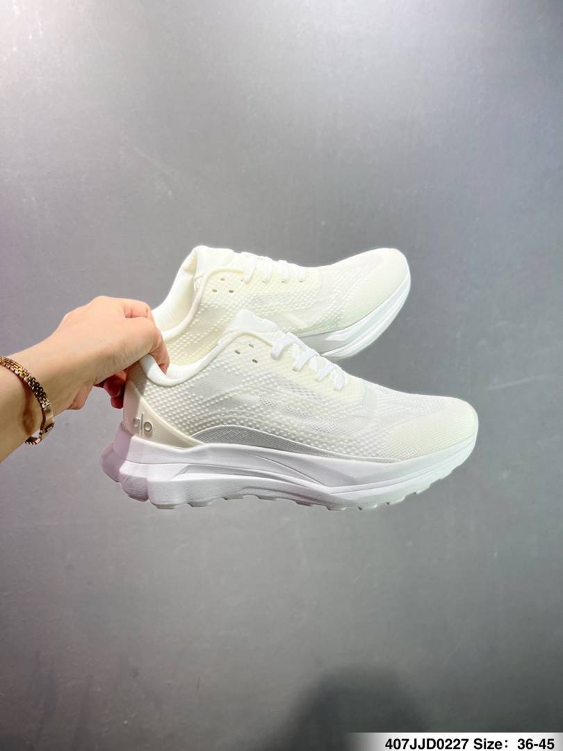 Alo Yoga Runner Triple White