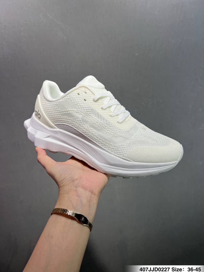 Alo Yoga Runner Triple White