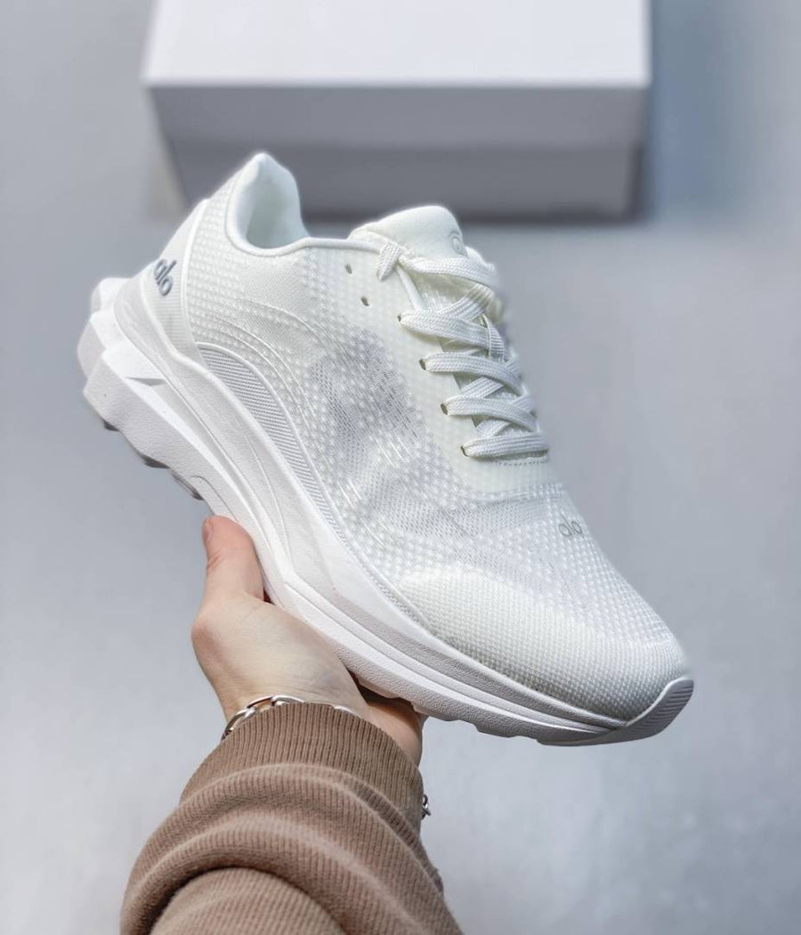 Alo Yoga Runner Triple White