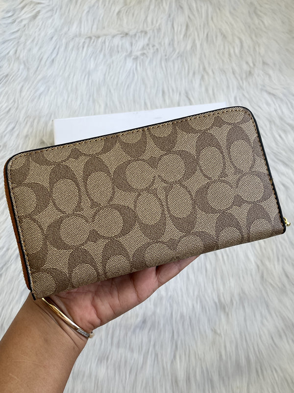 Coach_91_LonGahpricot_Zippy_Wallet_With_OriginalBox
