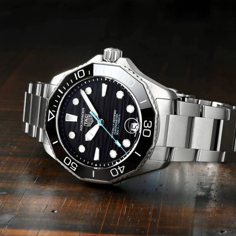 Tag Heuee_r aquaracer professional 300m date automatic japan zik zake line