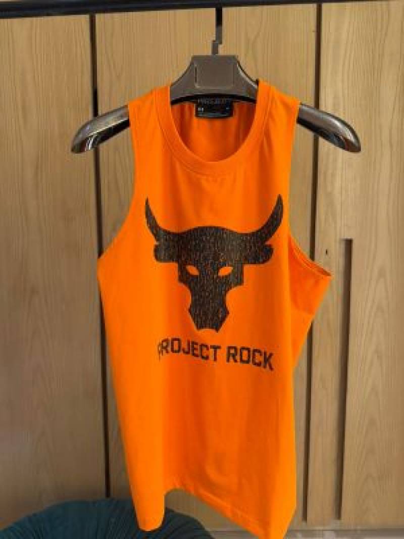 IMPORTED STORE ARTICLE SLEEVELESS TANKS.