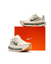 Nike Vomero Premium PALE IVORYBLACK SPRUCE-SANDDRIFT 176