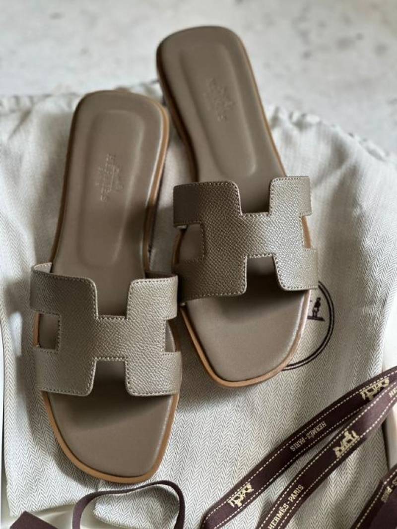 Hermes Khakhi Oran Flats FIX PRICE With Original Box & Carry Bag Packing