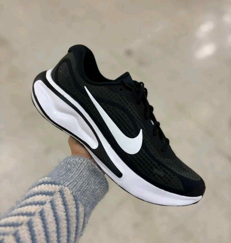 Nike Journey Run White Black