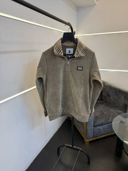 Burberry woollen knitted blend imported sweatshirt with steel logo on chest and brand zip beige