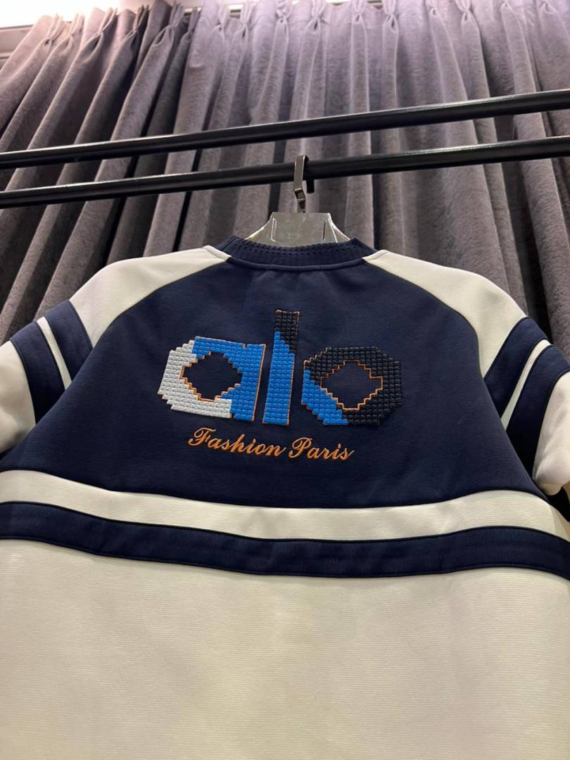 ALO IMPORTED SWEATSHIRT STORE ARTICLE NAVY AND CREAM