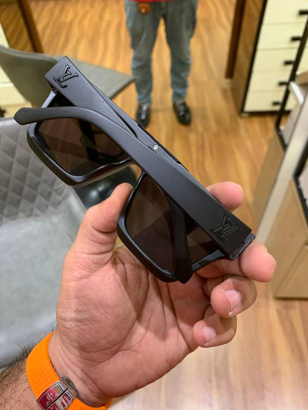 Louis Vuitton_1502_full_black