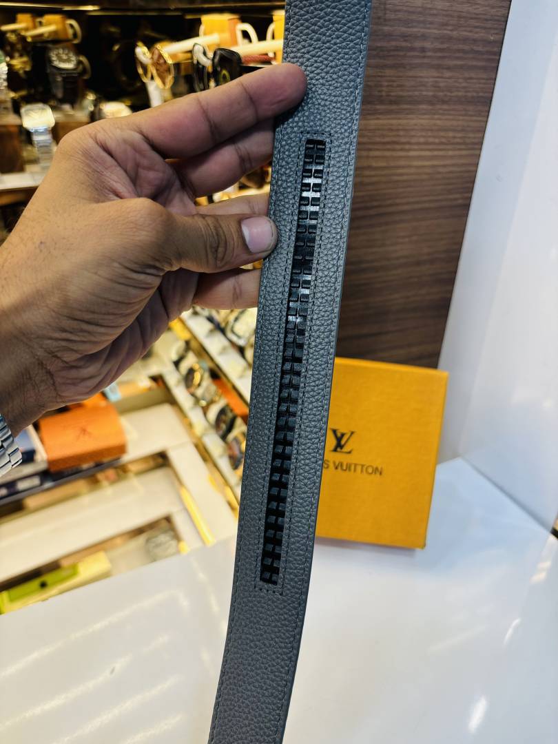 46 LV LOIUS VUTTON PREMIUM QUALITY AUTOMATIC LOCK BELT