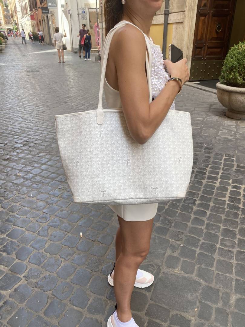 Goyard_Artios_GM_White_Tote_WithWallet_Dustcover