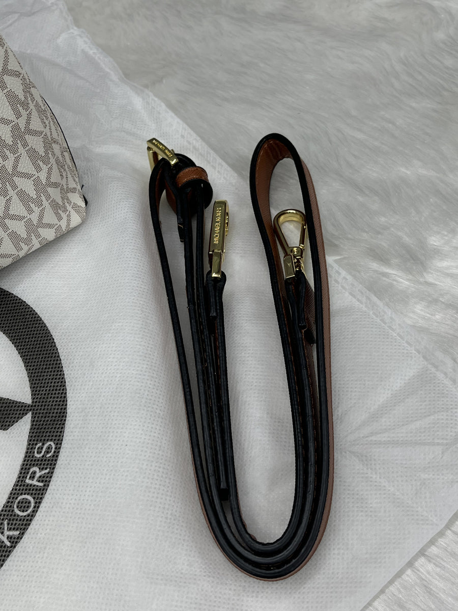 Michael Kors_Signature_Logo_Handbag_With_DustCover