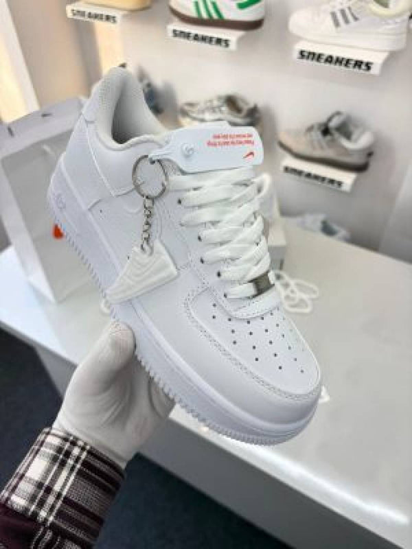 Airforce 1 low short white leather with accessories