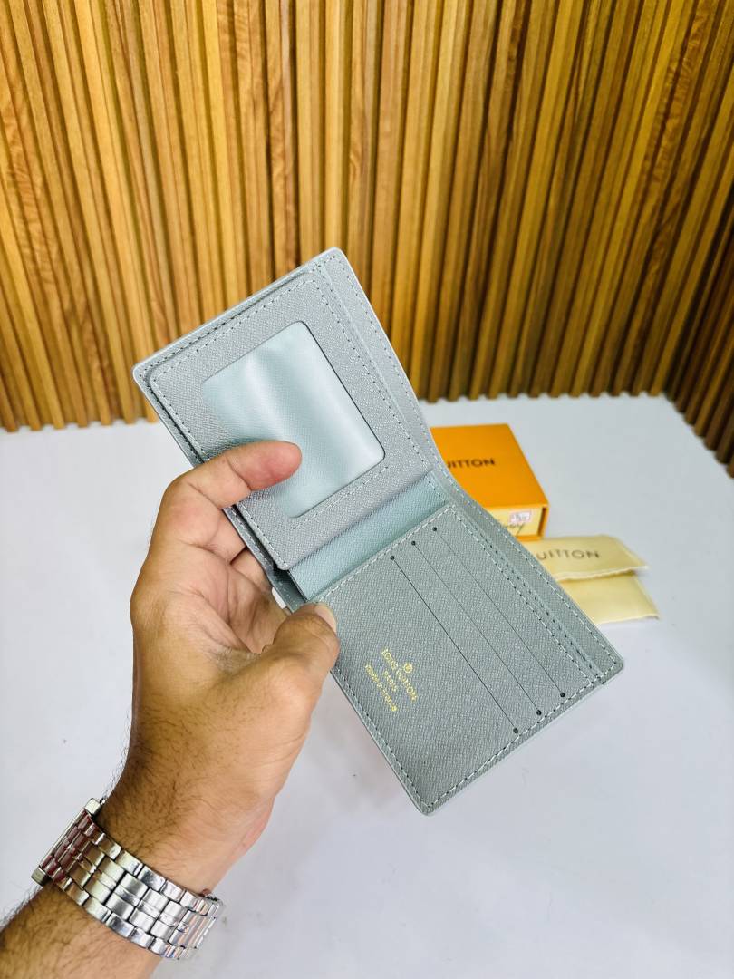 124 LV LOIUS VUTTON PREMIUM QUALITY WALLET